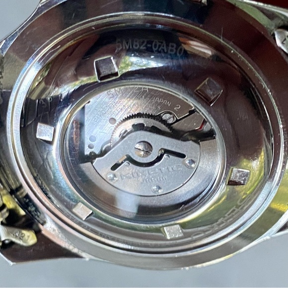 Seiko Kinetic Blue Dial Men’s Date Watch w/ New Battery and New Crystal - Picture 12 of 13